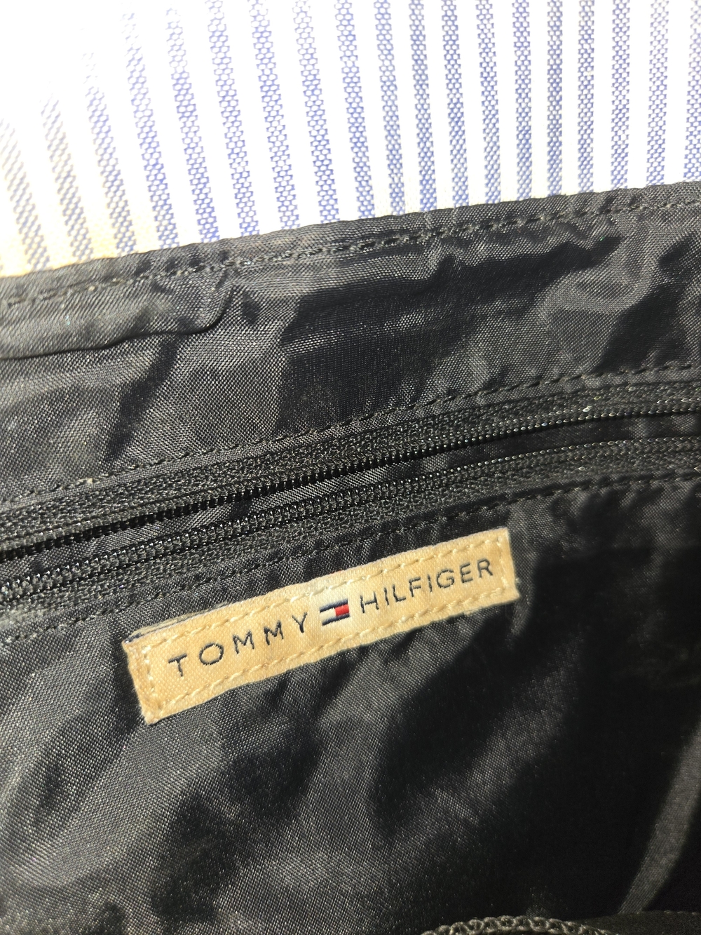 Tommy Hilfiger Red Canvas Tote Bag - Picture 3 of 6